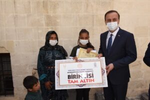 Şanlıurfa’da Kompozisyon yarışmasında dereceye girenlere ödülleri verildi