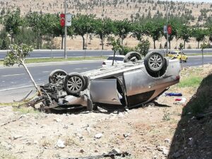 Şanlıurfa’da otomobil takla attı: 2 yaralı
