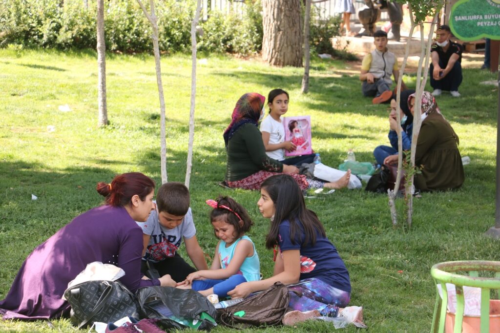 Şanlıurfa’da sıcak hava bunalttı