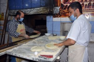 Siverek’te sahurun vazgeçilmezi yağlı ekmeğe rağbet sürüyor