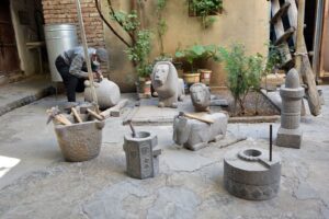 Siverek’te Taşlara şekil vererek eserler ortaya çıkarıyor