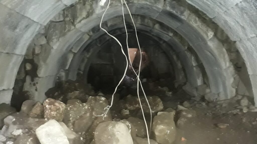 Viranşehir’de Kaçak kazıda yer altından Roma zindanları çıktı