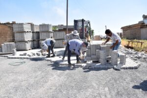 Viranşehir’de Mahallenin parke taşı ile döşenmesi vatandaşı memnun etti