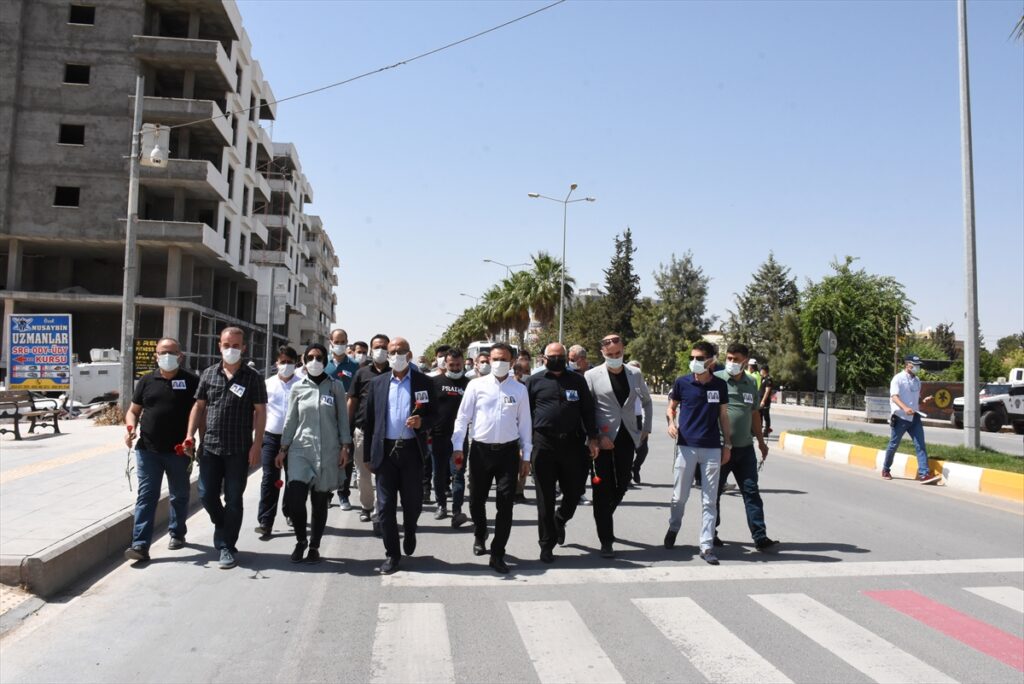 Mardin’deki trafik kazasında hayatını kaybeden öğretmenler anıldı