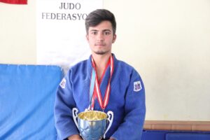 Şanlıurfa’da Pazarda çalışırken tanıştığı judo, hayatını değiştirdi