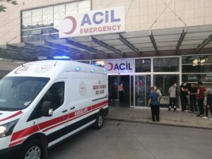 Şanlıurfa’da devrilen otomobil tırla çarpıştı: 4 yaralı
