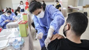 Türkiye, 14-20 Haziran’da Kovid-19 aşılama hızında en yüksek performansı gösteren ülke oldu