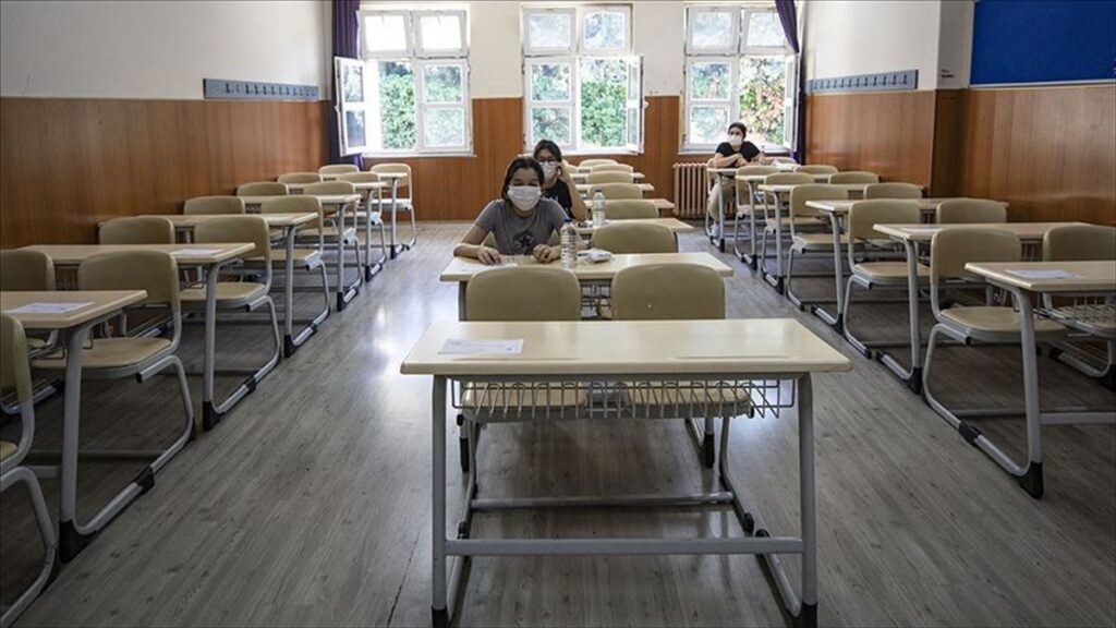 YKS’ye girecek adaylar ve refakatçileri sokağa çıkma kısıtlamasından muaf tutulacak