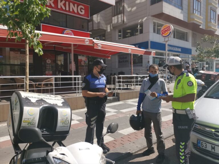 Şanlıurfa’da motosiklet sürücülerine trafik kuralları anlatıldı