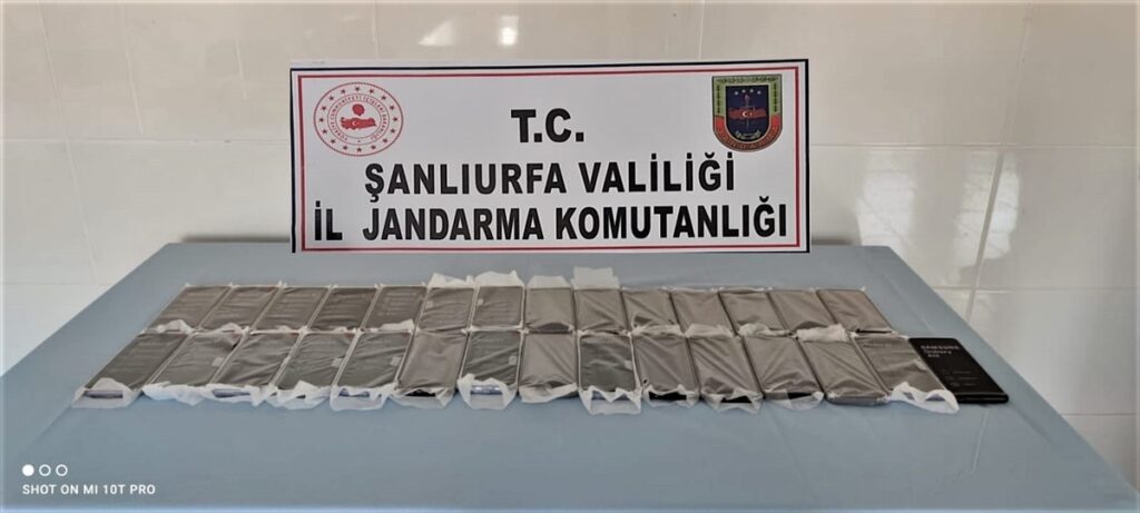Şanlıurfa’da gümrük kaçağı 29 cep telefonu ele geçirildi