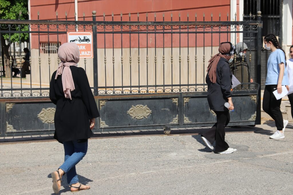 Şanlıurfa’da YKS’nin ikinci oturumu AYT heyecanı yaşanıyor