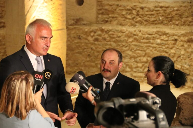 Kültür ve Turizm Bakanı Mehmet Nuri Ersoy, Göbeklitepe yakınında 11 yeni tepenin daha keşfedildiğini bildirdi