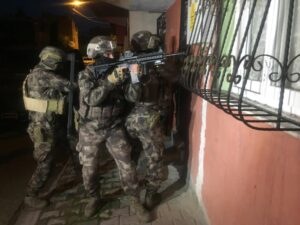 Şanlıurfa’nın da aralarında bulunduğu 32 ilde düzenlenen FETÖ operasyonunda 61 şüpheliden 47’si yakalandı