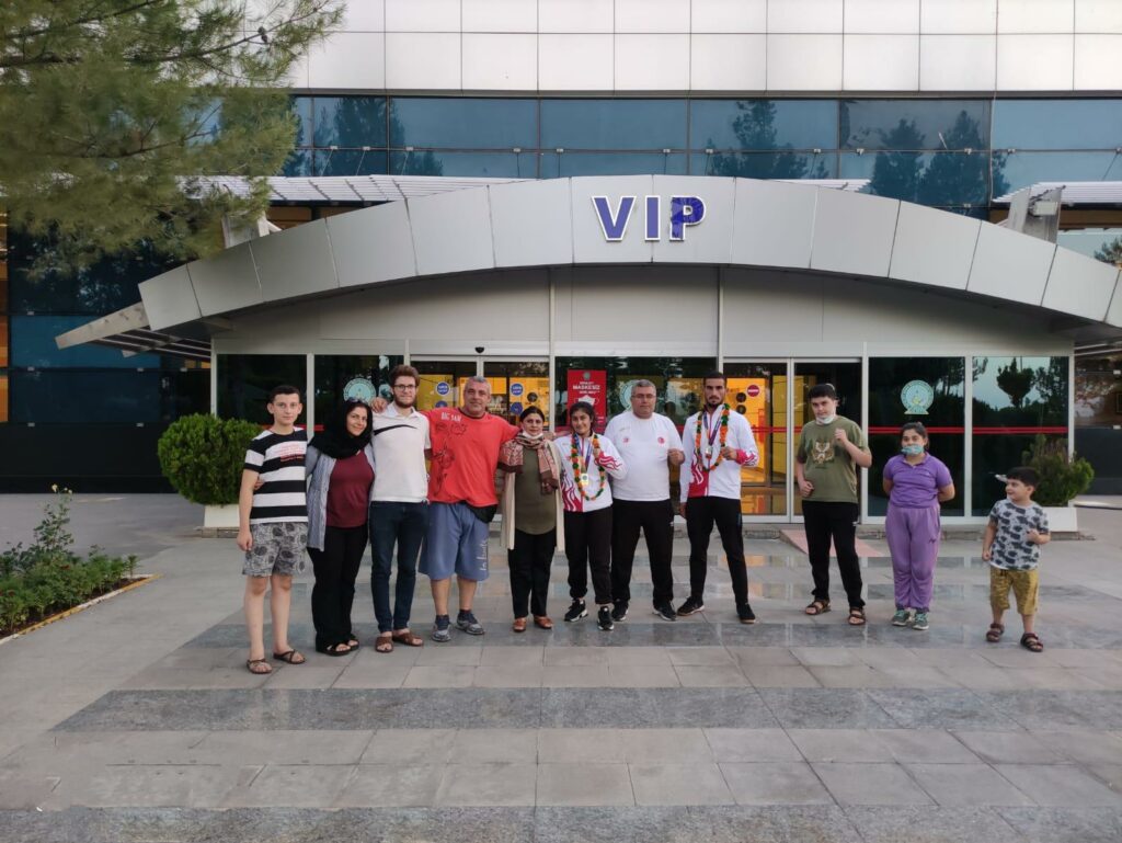 Urfalı Şampiyonlar Yurda Döndü