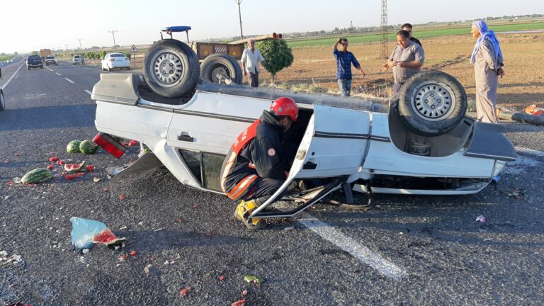 Akçakale’de otomobil takla attı: 3 yaralı