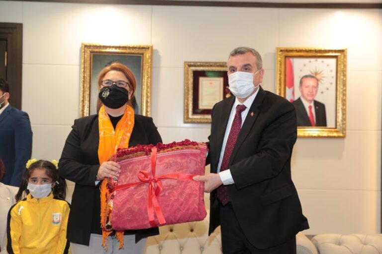 Aile Bakanı Derya Yanık’tan Beyazgül’e ziyaret