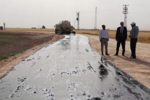 Akçakale kırsalında ilk asfalt çalışması başladı