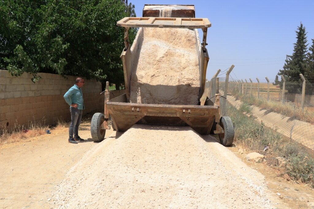 Akçakale’de yol çalışması sürüyor