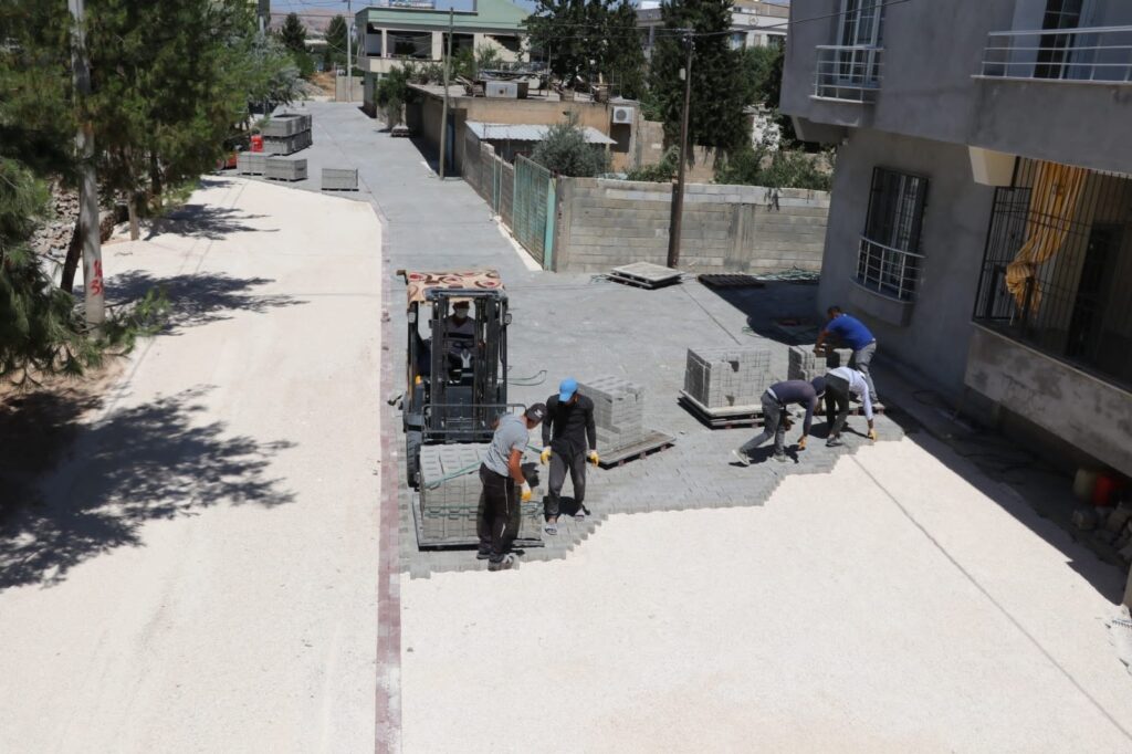 Birecik’te kilitli parke çalışmaları sürüyor