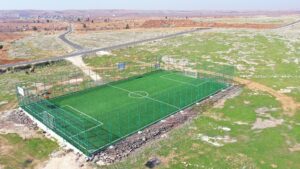 Karaköprü kırsalında yapılan çim sahalar hizmete sunuldu