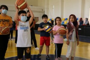 Karaköprü’de çocuklardan basketbol kursuna yoğun ilgi