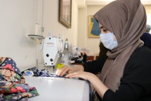 Karaköprü’de kadınlar hem öğreniyor hem kazanıyor