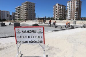 Karaköprü’de yollar kilitli parkeyle döşeniyor