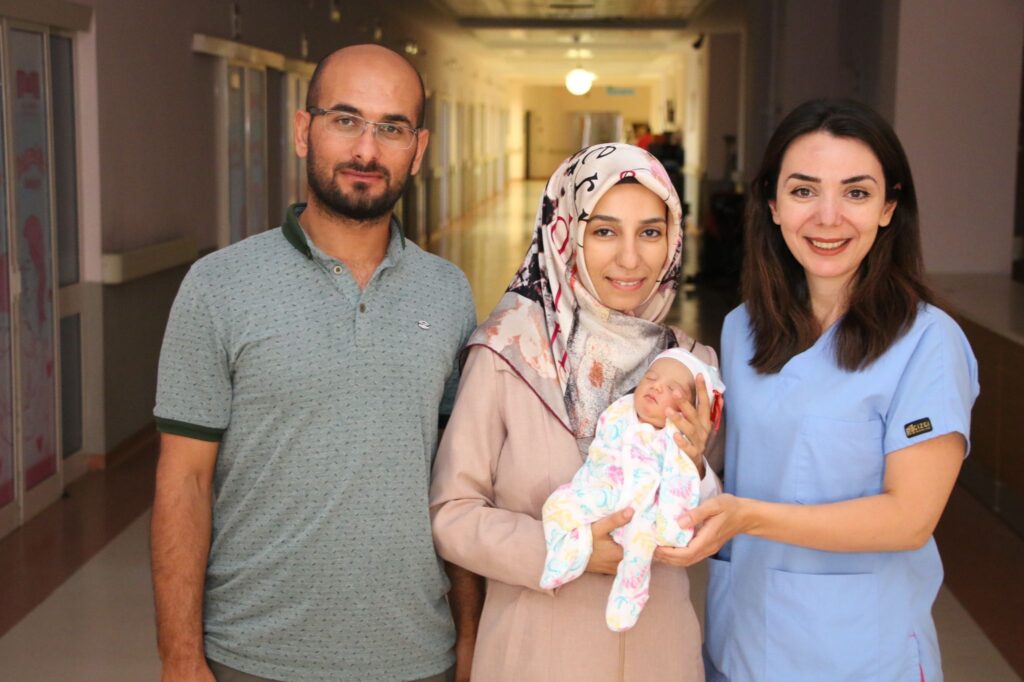 “Mucize bebek” Şanlıurfa Eğitim ve Araştırma hastanesinde hayata tutundu