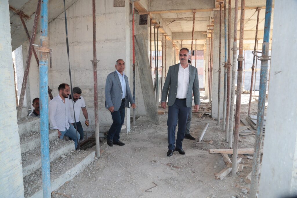 Kuş, yapımı süren gençlik merkezini inceledi