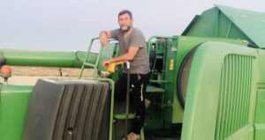 Şanlıurfa’da Biçerdöverlerin yakıtları tarlalara taşınıyor