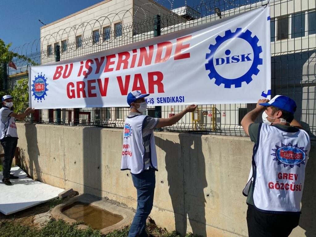 Şanlıurfa’da bir Fabrikada işçiler greve başladı