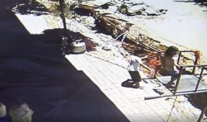 Şanlıurfa’da Çukura düşen çocuğun yardımına üniversiteli genç yetişti