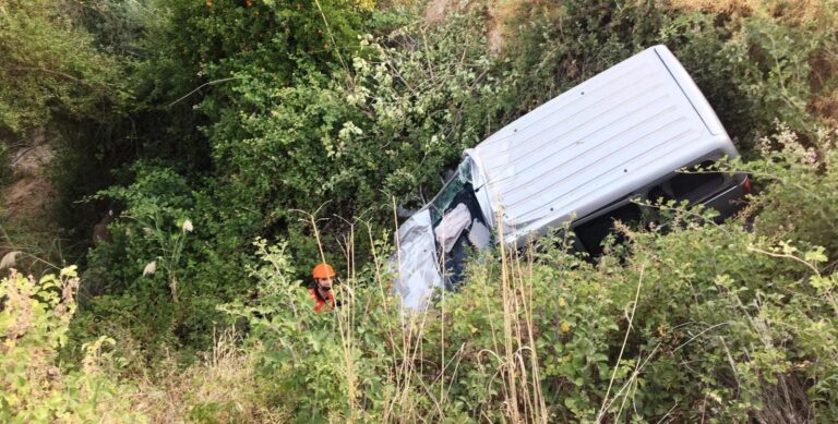 Şanlıurfa’da kamyonet ile otomobil çarpıştı: 4 yaralı
