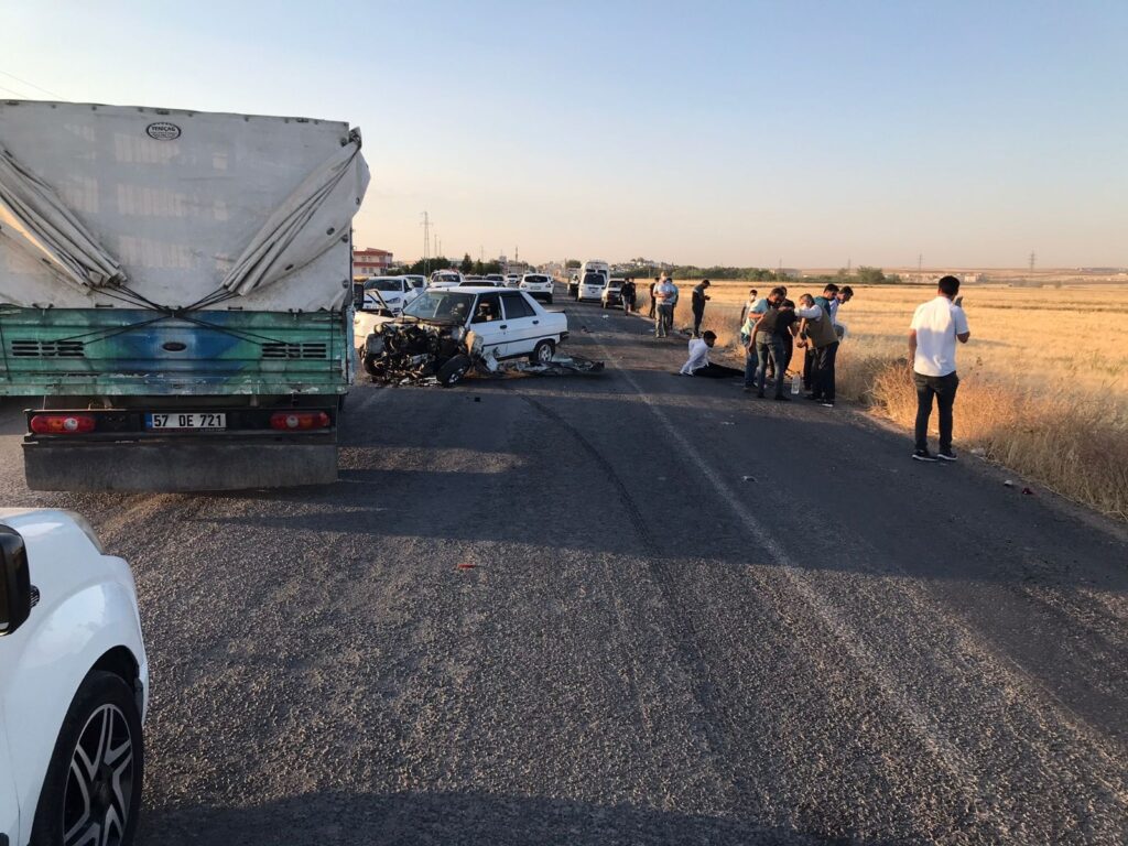 Şanlıurfa’da Otomobil ile minibüs çarpıştı: 4 yaralı
