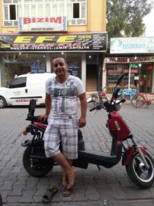 Şanlıurfa’da Refüje çarpan motosikletin sürücüsü öldü