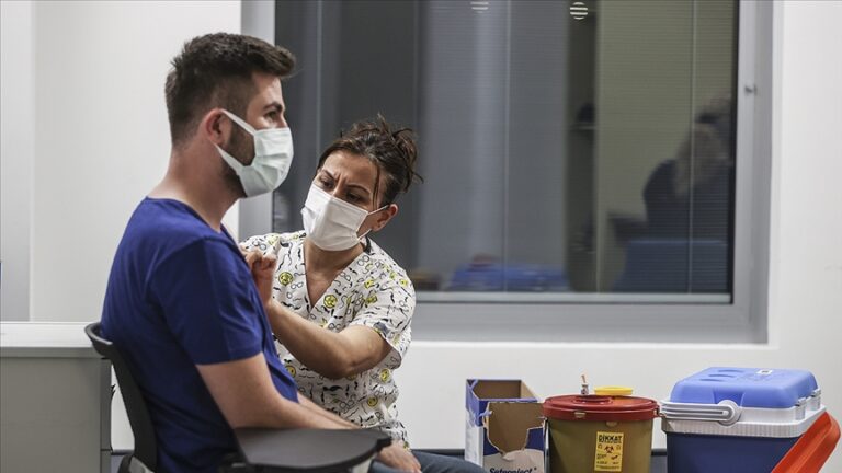 Türkiye’de yapılan toplam Kovid-19 aşı sayısı 47 milyon dozu geçti