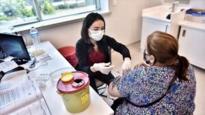 Kovid-19’la mücadele kapsamında uygulanan aşı miktarı 32 milyon 791 bin 881 oldu