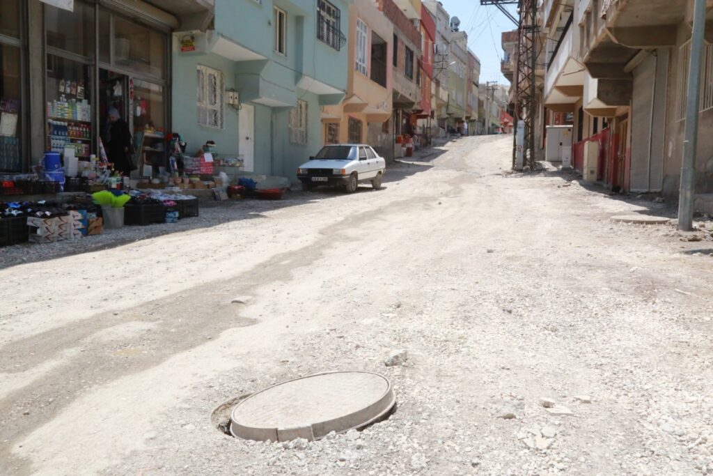 Eyyübiye’de sokak ve caddelerde asfaltlama çalışmaları başladı