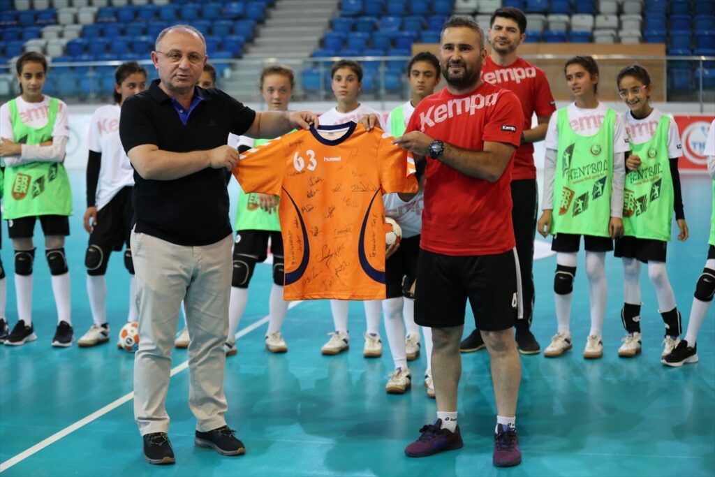 “Güneşin Çocukları” Türkiye Hentbol Federasyonunun misafiri oldu