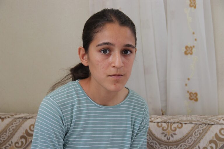 Türkiye’nin konuştuğu genç hentbolcu Merve Akpınar’a, SEY Vakfı tarafından eğitim ve spor bursu verilecek