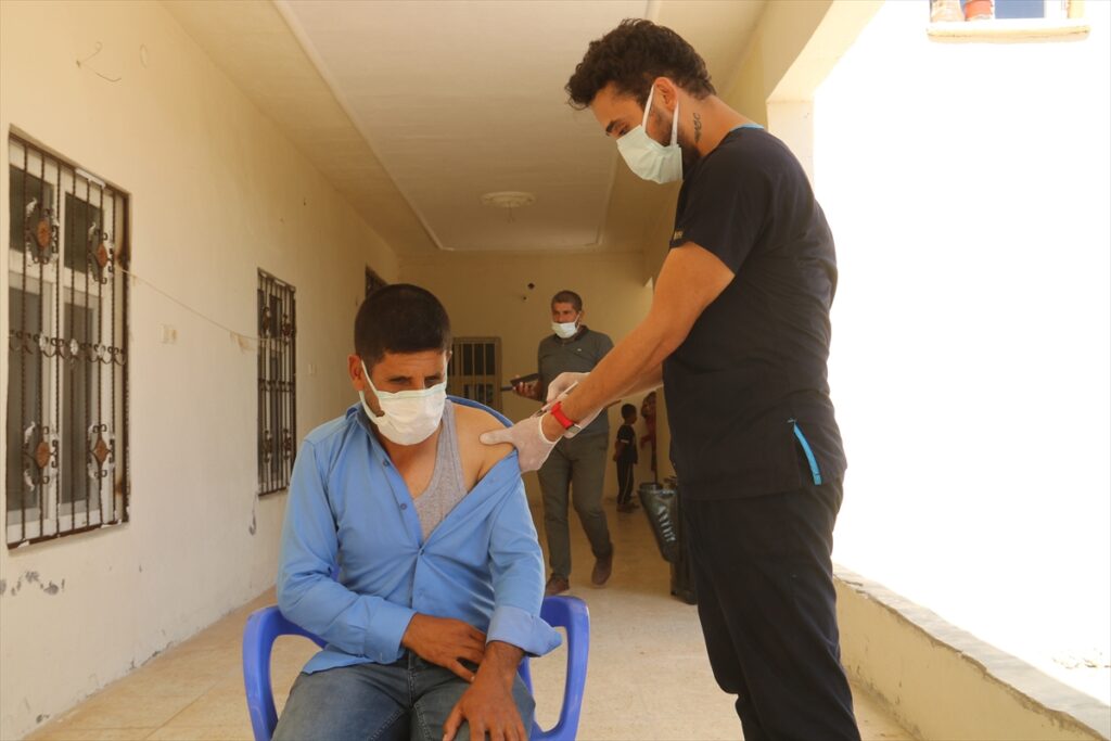 Harran’da sağlıkçılar Arapça anonslarla vatandaşları aşı olmaya çağırdı