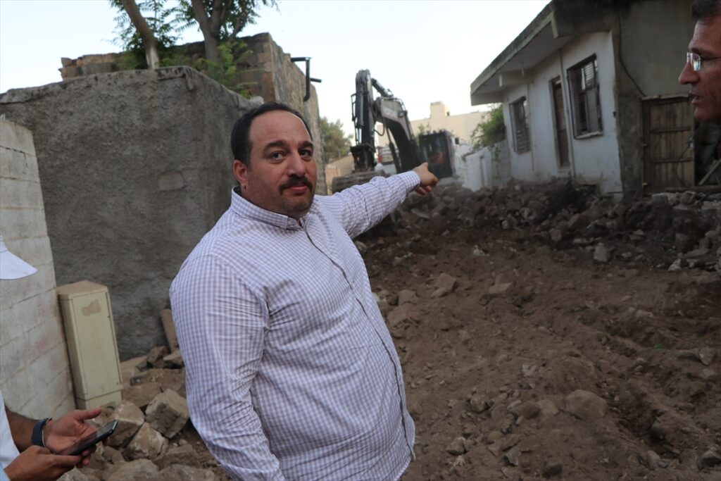 Viranşehir’de yol yapım çalışmaları devam ediyor