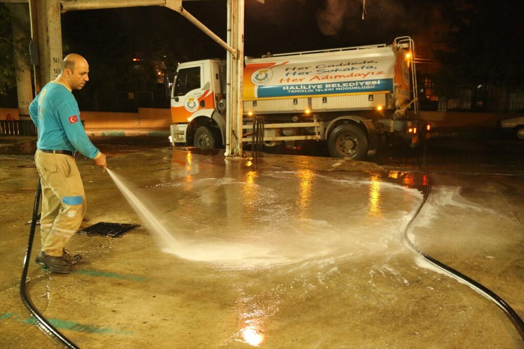 Haliliye’de kurban kesim alanlarında dezenfekte çalışmaları yapılıyor