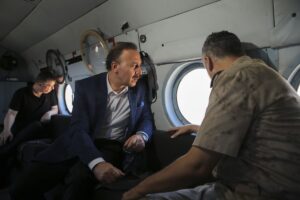 Şanlıurfa Valisi Erin, bayram tatili trafiğini havadan ve karadan denetledi