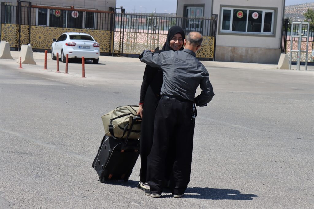 Suriyelilerin bayram dönüşleri başladı