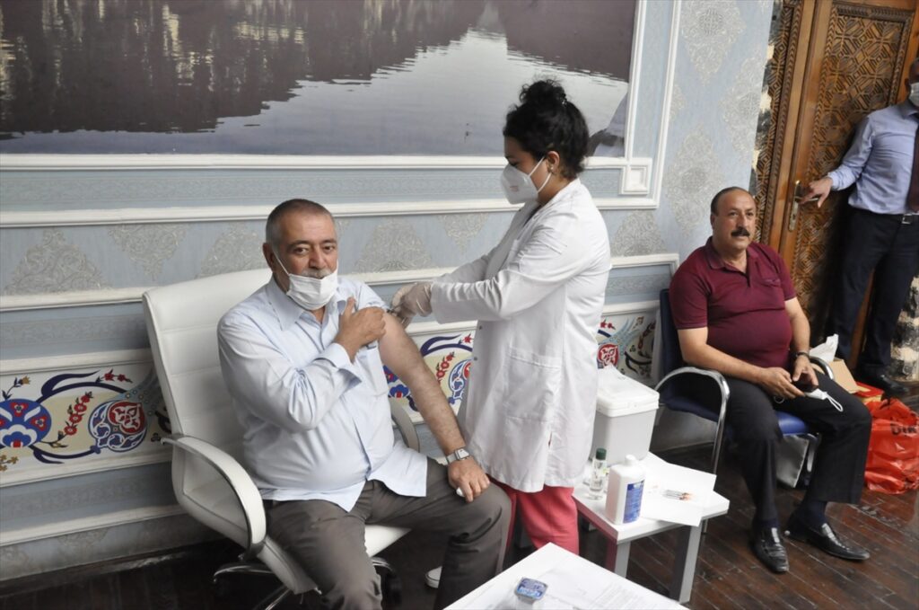 Siverek’te Kovid-19 karşı aşılama çalışmaları aralıksız sürüyor