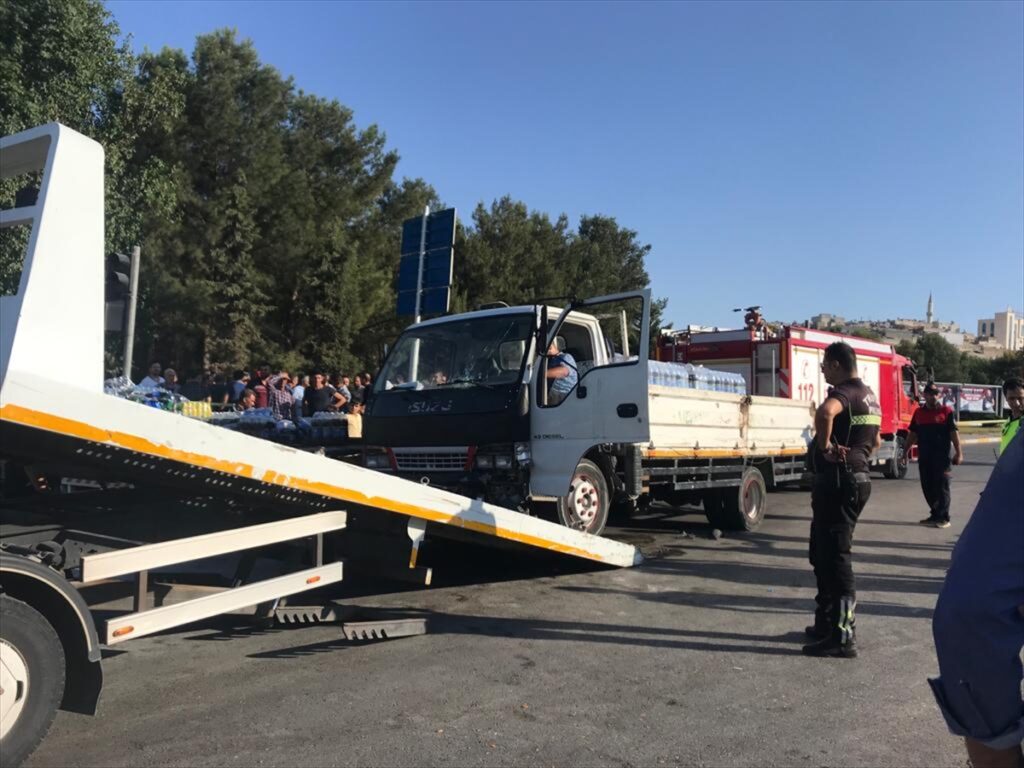 Şanlıurfa’da kamyonet ile motosiklet çarpıştı: 1 ölü, 1 yaralı
