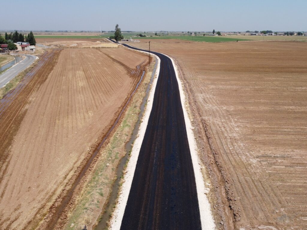 Bozova’da kırsal yollar asfaltla buluşturuluyor