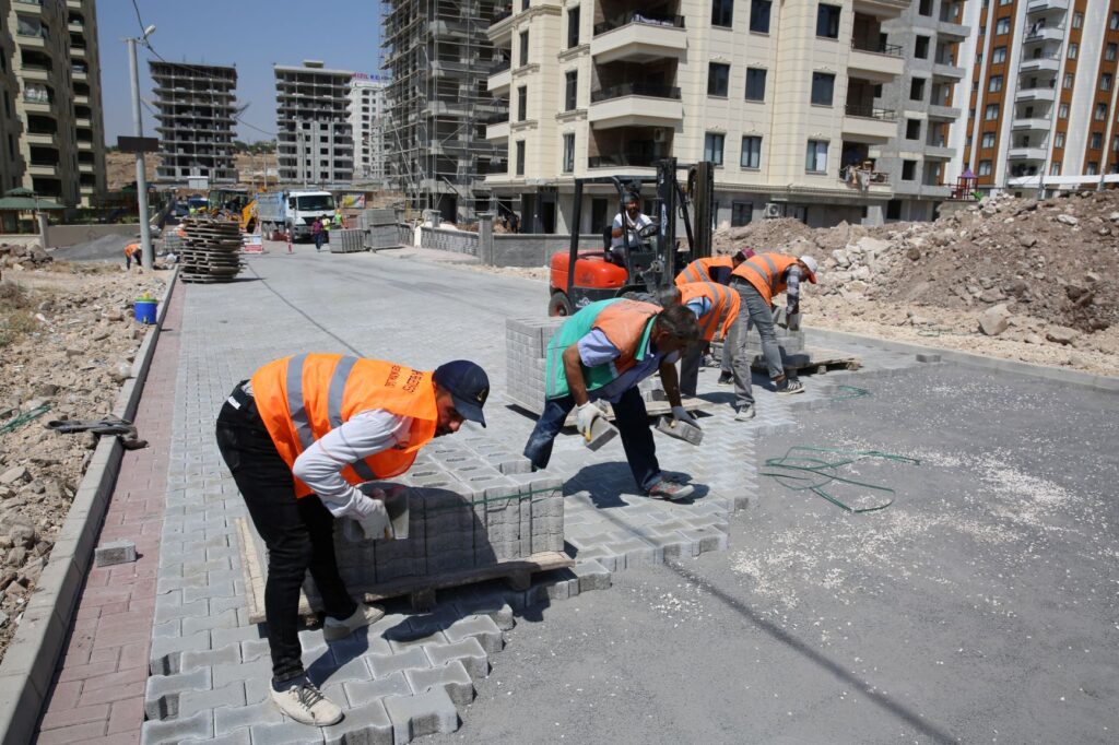 Karaköprü’de yeni yollar hizmete hazırlanıyor