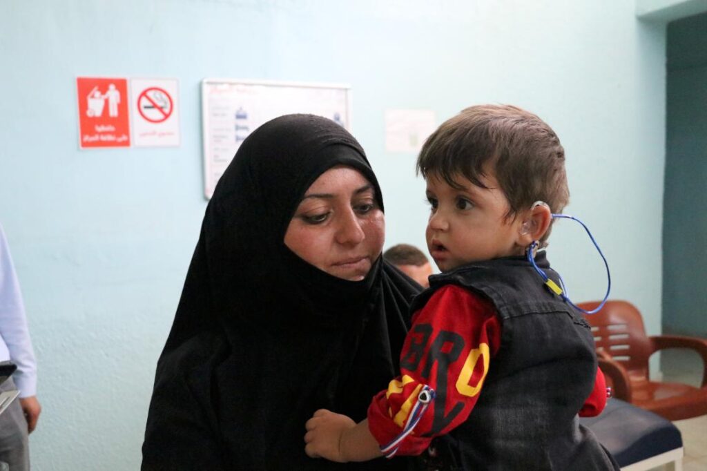 Suriye’nin Tel Abyad ilçesinde işitme kaybı yaşayan 11 kişinin sessiz dünyası şenlendi